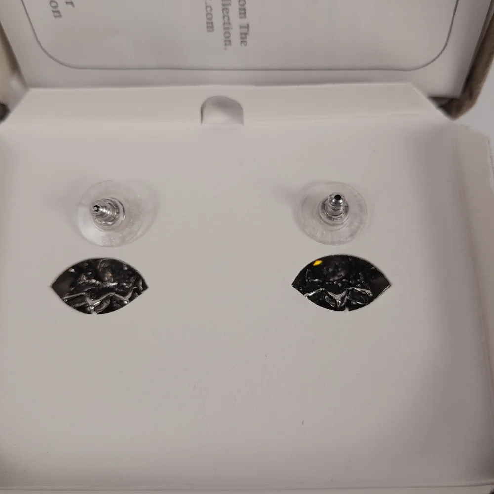 Nolan Miller Earrings - Poinsettia Rhinestone - Never Worn - Original Box - Picture 3 of 6